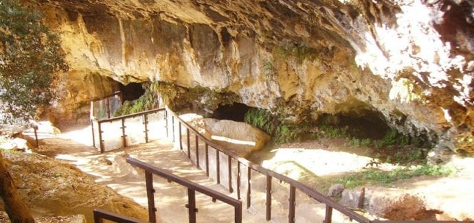 Vamos conhecer Papasidero e a gruta de Romito na Calábria?