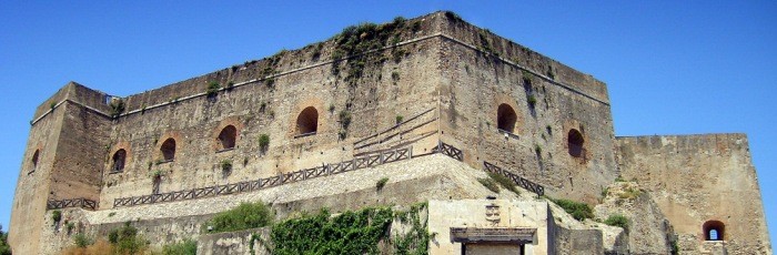04-Sourcesite of Scillas city hall image of Ruffo Castle
