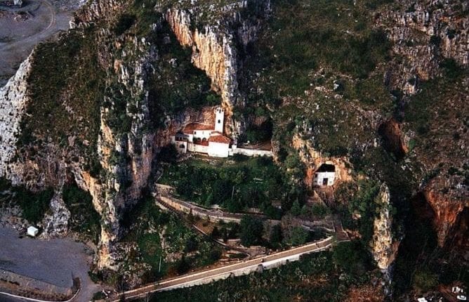 Santuário-della-madonna-della-grotta-668×440